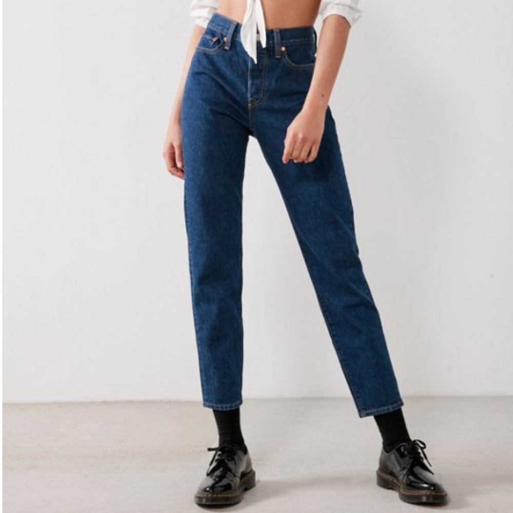 NWT Levi’s Wedgie Fit Tapered Leg Jeans sz 25